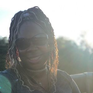 Meet your Posher, Yolanda